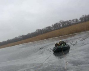 Двоє рибалок провалились під лід і потонули