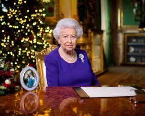 По телевизору показали фейковое обращение королевы Великобритании