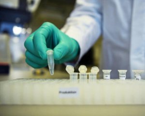 Вакцина от Covid-19 появится в Украине сначала в государственных клиниках