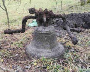 В селе нашли церковный колокол