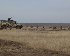 Российские оккупанты палят из тяжелого вооружения. У нас - раненный