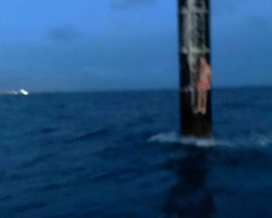 Яхтсмен после несчастного случая чудом спасся посреди океана