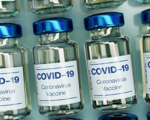 Чому Україна купуватиме вакцину від Covid-19 дорожче, ніж деякі інші країни