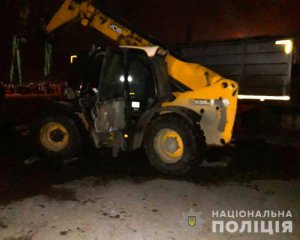 Водій її не помітив: працівницю річкового порту розчавив навантажувач