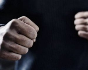 Покупець вдарив ногою в обличчя дівчину-касира – його чекала розплата