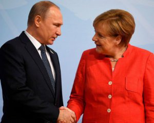 Путін домовлявся з Меркель про виробництво спільної вакцини від коронавірусу