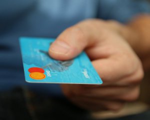 Українці зможуть поповнювати банківські картки на пошті