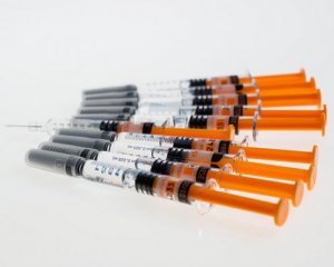 В Минздраве ответили на обвинения о задержках с покупкой вакцин