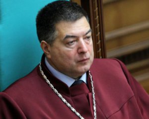 Глава Конституційного суду залишив Україну