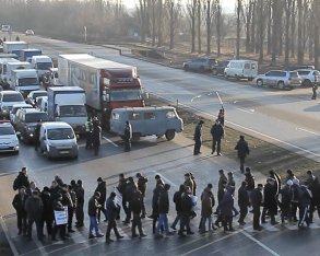 Трассу Харьков-Киев перекрыли митингующие