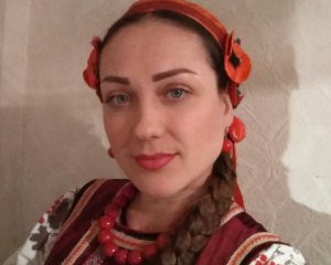 Актрисі на металоконструкцію для хребта потрібна допомога