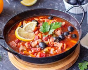 Как вкусно приготовить классическую солянку