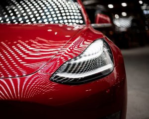Производство самой дешевой модели Tesla хотят запустить в следующем году