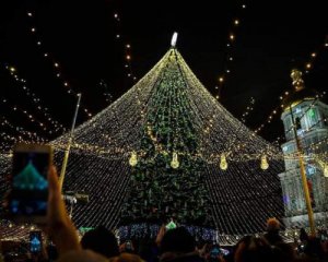 В Киеве демонтируют праздничный городок на Софийской площади
