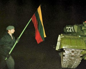 Сторонников независимости давили танками