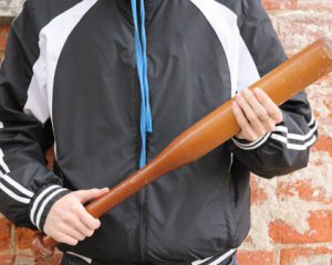 Двух мужчин жестоко избили, потому что заступились за девушку: момент попал на видео