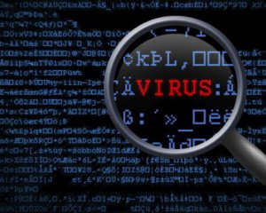 Компьютерный вирус удалил тысячи программ