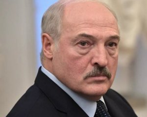 "Ми приберемо цю фашистську символіку" - Лукашенко про прапори