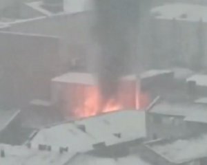 В центре Киева вспыхнул пожар - столб огня видно за километр