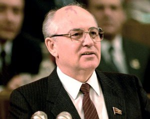 Горбачев призвал уничтожить ядерное оружие