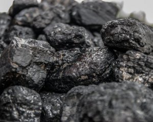 Віялові відключення світла Укренерго пояснює нестачею вугілля - журналіст