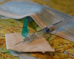 Європі загрожує скорочення постачання вакцини