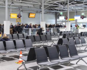 Украинцы на 2 недели застряли в аэропорту