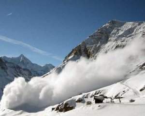 Рятувальники попереджають про сходження лавин у Карпатах