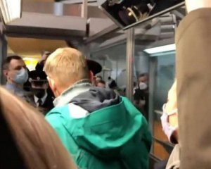 Навального задержали в аэропорту Москвы