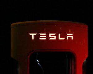 Маск показав процес збірки акумуляторів Tesla