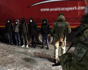 На границе с автоприцепа выскочили нелегальные мигранты