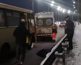 Водитель маршрутки сбил пешехода: видео смертельного ДТП