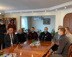 Катастрофа судна "Арвін": врятовані моряки повернулись в Україну