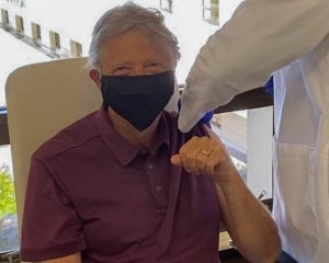 Білл Гейтс вакцинувався від коронавірусу