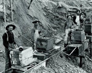 Чоловік знайшов великий злиток золота