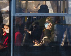 Лікарі розповіли, як уникнути поширення коронавірусу у транспорті