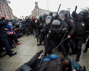 Балтийские страны отреагировали на задержание протестующих в России