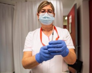 Медиків звільнили за відмову зробити щеплення від коронавірусу