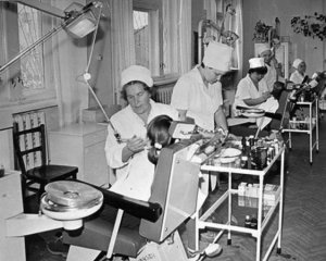 Зубний дриль нагадував швейну машину