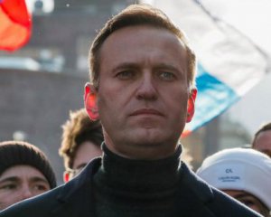 Ламають двері: до квартири Навального прийшли з обшуком