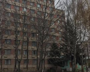 Другокурсника знайшли мертвим під вікнами гуртожитку