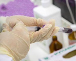Хворих меншає, а смертей - ні: нові дані по коронавірусу в Україні