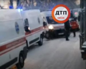 Смертельное столкновение под Киевом: прибыли 4 "скорых" и спасатели