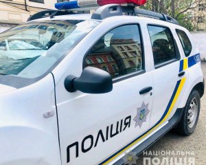 Десятикласника знайшли в зашморгу в чужому дворі