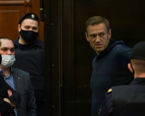 Навального приговорили к реальному сроку заключения