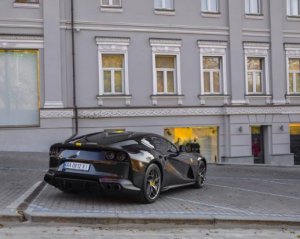 До сотни за 3 с. - в Киеве заметили Ferrari за 17 млн