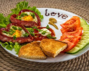 Поделились идеей романтического завтрака ко Дню влюбленных