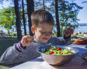 Харчові дитячі звички залишаються на все життя - вчені