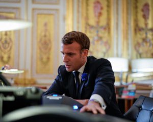 Макрон і Меркель відреагували на дії Кремля щодо Навального та європейських дипломатів