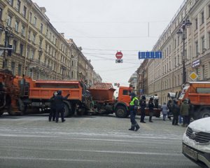 В Петербурге блокировали центр и закрыли станцию метро